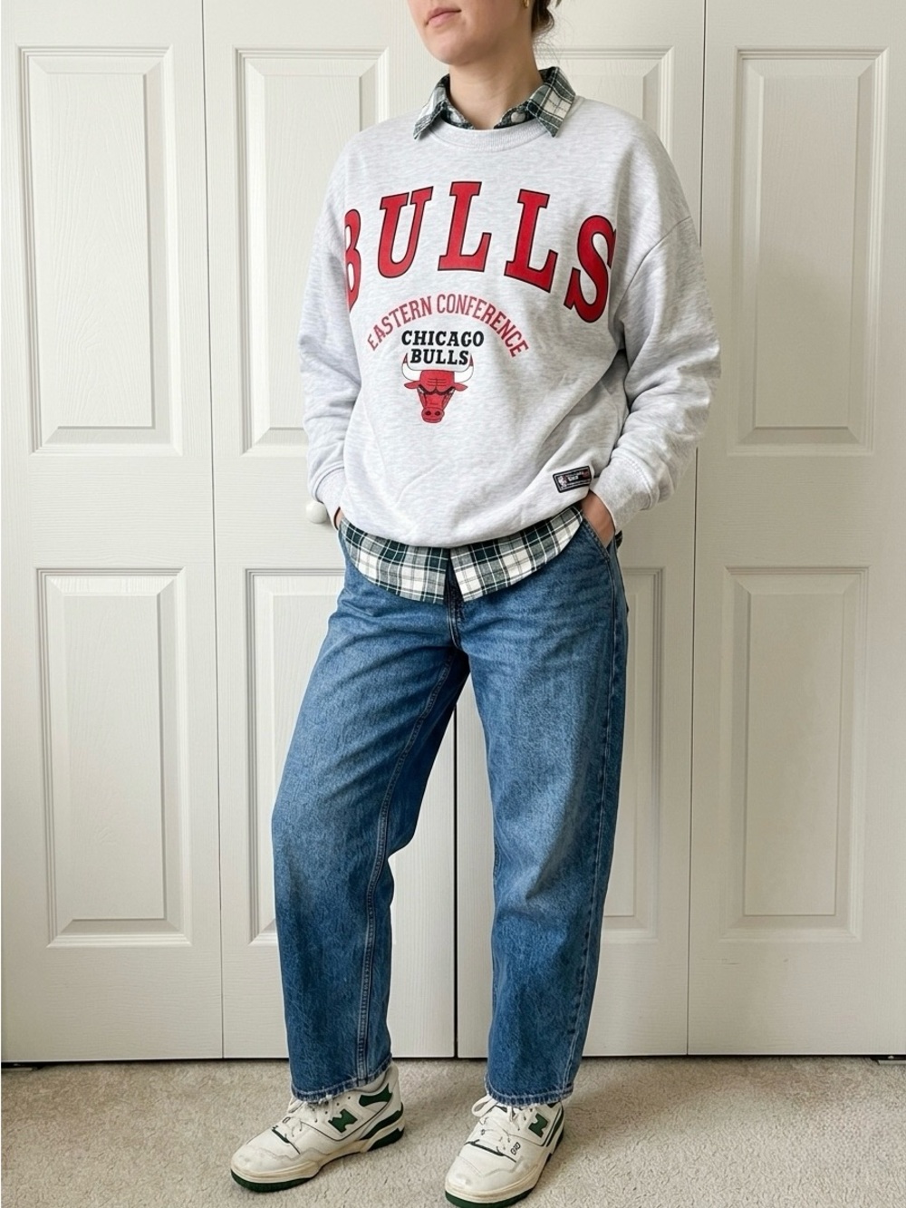 NBA Chicago Bulls Eastern Conference Grey Crewneck Sweatshirt Size 2XS - Picture 2 of 8